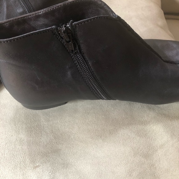 Attilio Giusti Leombruni Black Ankle Booties - Picture 4 of 8